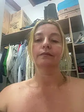 Snapshot of moniquerainx chatting on 01-08-26, 11:18 moniquerainx online show from 01-08-26, 11:18