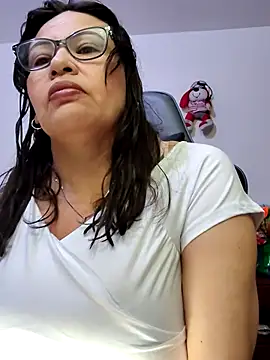 esmeralda milf online show from 05-23-26, 08:35
