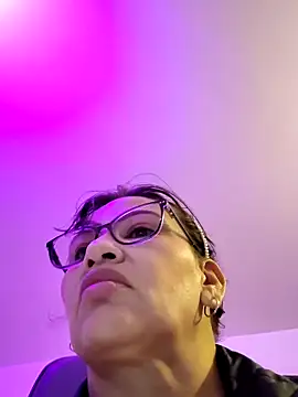 esmeralda milf online show from 05-28-26, 02:25