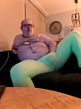 Bibear197511 online show from 11-19-25, 06:08