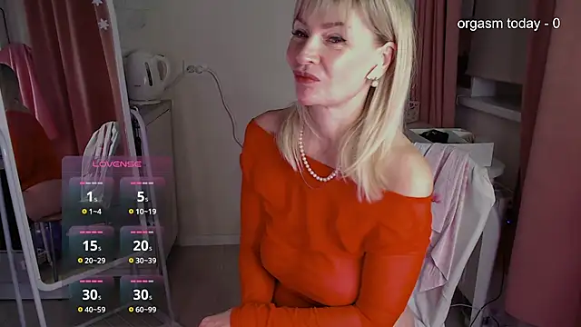 JuliaVilnet online show from 01-22-25, 05:16