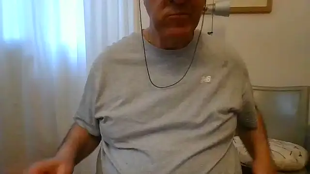 Snapshot of ANONIMO7735 chatting on 06-12-26, 05:17 ANONIMO7735 online show from 06-12-26, 05:17