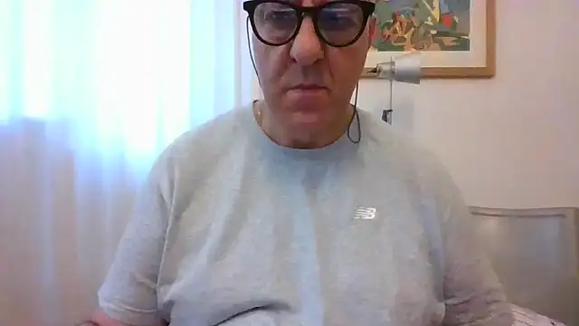 Snapshot of ANONIMO7735 chatting on 06-18-26, 04:24 ANONIMO7735 online show from 06-18-26, 04:24