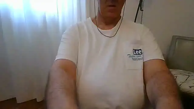 Snapshot of ANONIMO7735 chatting on 06-20-26, 10:07 ANONIMO7735 online show from 06-20-26, 10:07