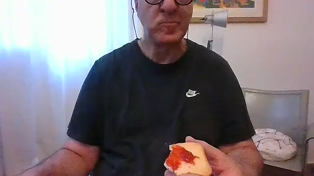 Snapshot of ANONIMO7735 chatting on 06-24-26, 04:44 ANONIMO7735 online show from 06-24-26, 04:44
