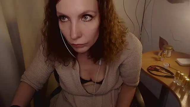 Snapshot of JohansonKatie chatting on 01-11-25, 11:56 JohansonKatie online show from 01-11-25, 11:56