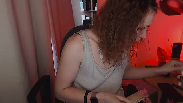 Snapshot of JohansonKatie chatting on 01-21-25, 09:24 JohansonKatie online show from 01-21-25, 09:24