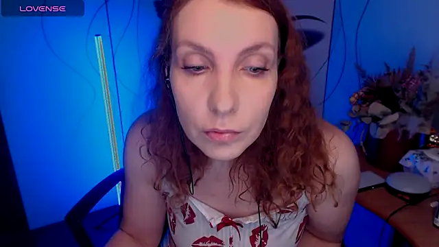 Snapshot of JohansonKatie chatting on 10-31-25, 02:56 JohansonKatie online show from 10-31-25, 02:56