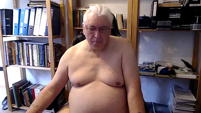 Snapshot of SchwanzhureXXL chatting on 06-14-26, 05:53 SchwanzhureXXL online show from 06-14-26, 05:53