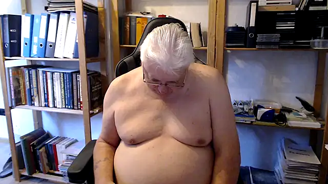 Snapshot of SchwanzhureXXL chatting on 06-20-26, 05:54 SchwanzhureXXL online show from 06-20-26, 05:54