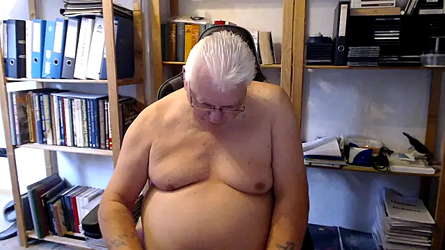 Snapshot of SchwanzhureXXL chatting on 07-04-26, 05:46 SchwanzhureXXL online show from 07-04-26, 05:46