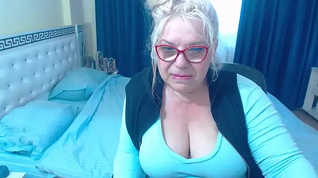 Snapshot of SonyaHotMilf chatting on 05-15-26, 11:50 SonyaHotMilf online show from 05-15-26, 11:50
