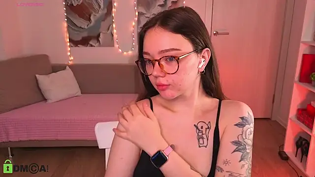 MilenaSaint online show from 11-21-25, 05:17