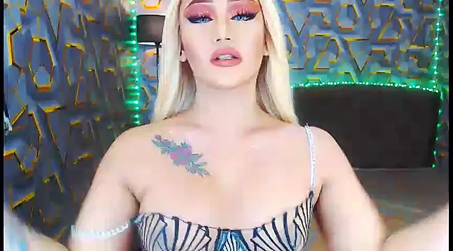 Snapshot of KylieMaxwellCaulfield_TS chatting on 01-29-25, 03:33 KylieMaxwellCaulfield TS online show from 01-29-25, 03:33