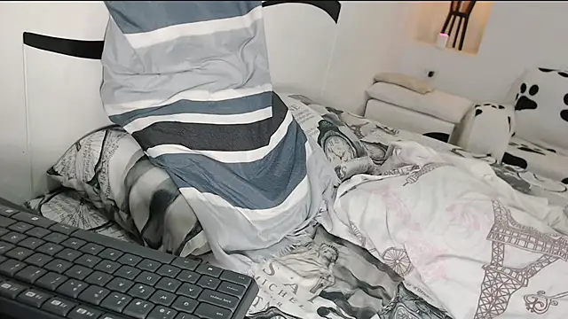 Snapshot of yina-rosse chatting on 10-17-25, 02:15 yina-rosse online show from 10-17-25, 02:15