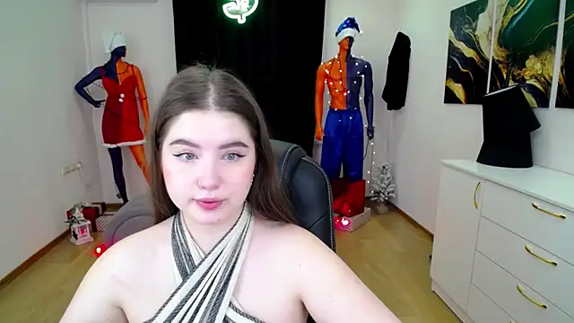 Snapshot of NicoleFoxery chatting on 12-28-24, 06:18 NicoleFoxery online show from 12-28-24, 06:18