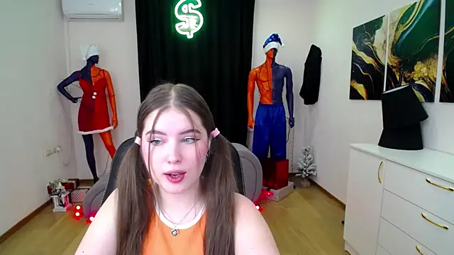 Snapshot of NicoleFoxery chatting on 12-30-24, 06:20 NicoleFoxery online show from 12-30-24, 06:20