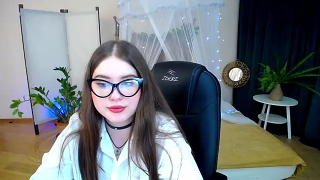 Snapshot of NicoleFoxery chatting on 02-06-25, 09:17 NicoleFoxery online show from 02-06-25, 09:17