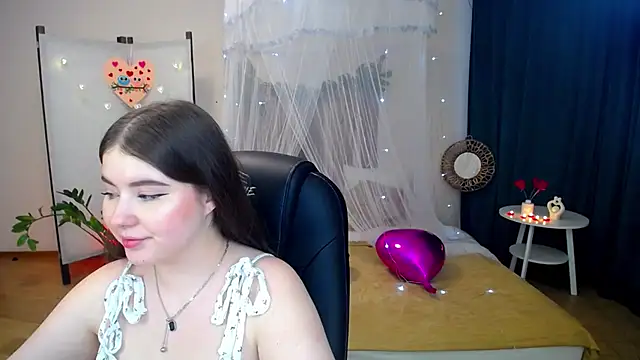 Snapshot of NicoleFoxery chatting on 02-14-25, 08:10 NicoleFoxery online show from 02-14-25, 08:10