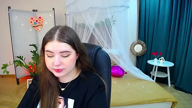 Snapshot of NicoleFoxery chatting on 02-17-25, 06:26 NicoleFoxery online show from 02-17-25, 06:26