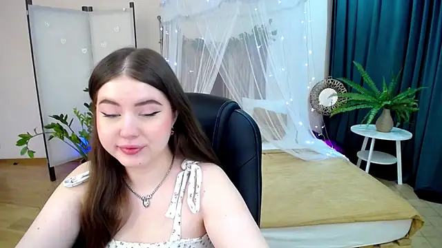 Snapshot of NicoleFoxery chatting on 03-06-25, 03:24 NicoleFoxery online show from 03-06-25, 03:24