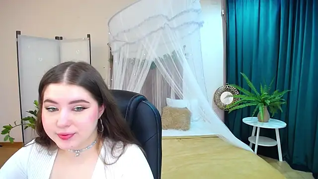 Snapshot of NicoleFoxery chatting on 03-17-25, 06:21 NicoleFoxery online show from 03-17-25, 06:21