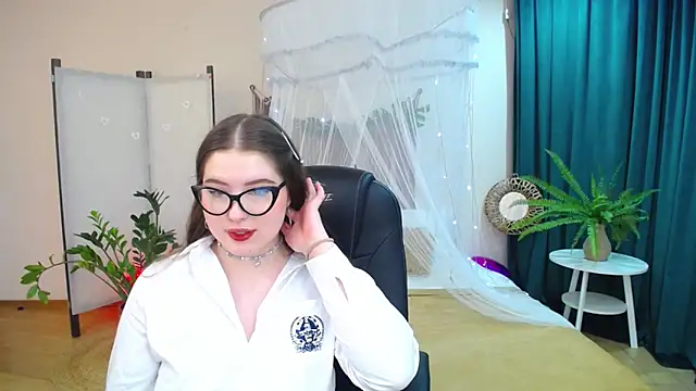 Snapshot of NicoleFoxery chatting on 03-18-25, 09:32 NicoleFoxery online show from 03-18-25, 09:32