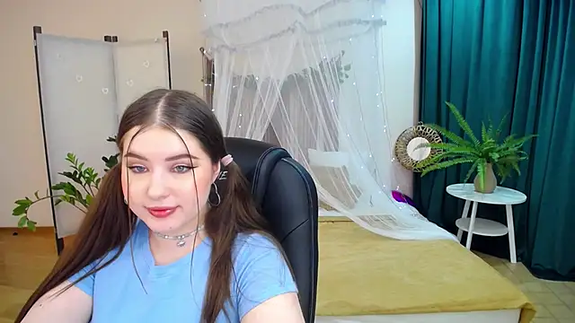 Snapshot of NicoleFoxery chatting on 03-19-25, 09:27 NicoleFoxery online show from 03-19-25, 09:27