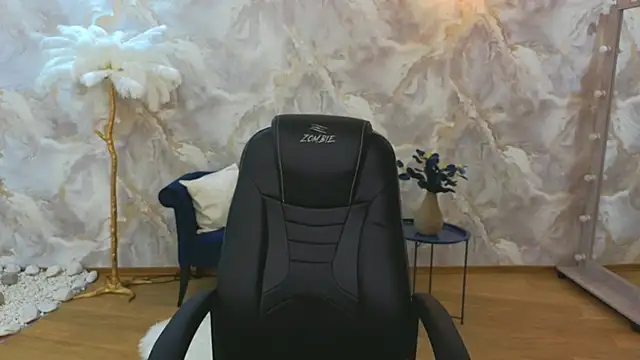 Snapshot of NicoleFoxery chatting on 09-13-25, 06:29 NicoleFoxery online show from 09-13-25, 06:29