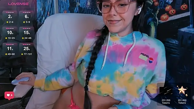 Evie-Luna online show from 10-26-25, 11:20