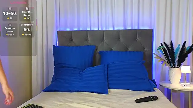 Ariana Petite online show from 11-07-25, 09:37