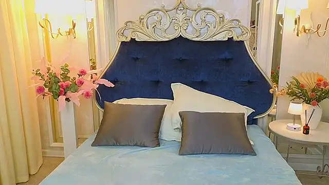 Snapshot of Ariana_Petite chatting on 05-15-26, 11:34 Ariana Petite online show from 05-15-26, 11:34