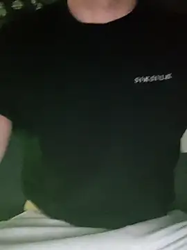 Snapshot of Intense_1337 chatting on 12-29-24, 02:38 Intense 1337 online show from 12-29-24, 02:38