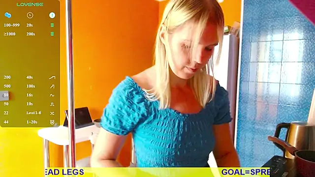 Snapshot of Ultra_Meow chatting on 07-08-26, 10:53 Ultra Meow online show from 07-08-26, 10:53
