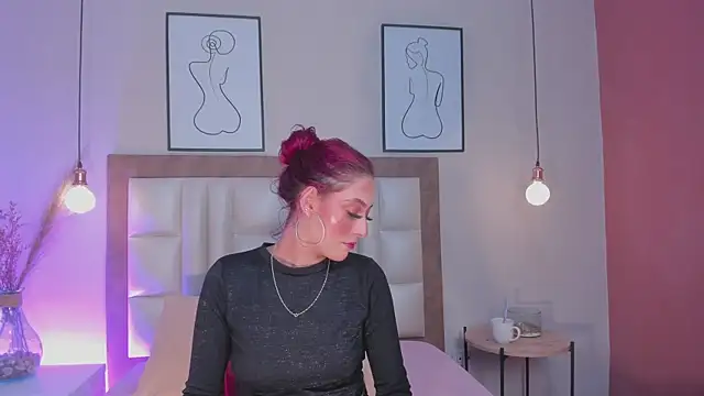 Snapshot of JupiteFox chatting on 11-11-25, 12:43 JupiteFox online show from 11-11-25, 12:43