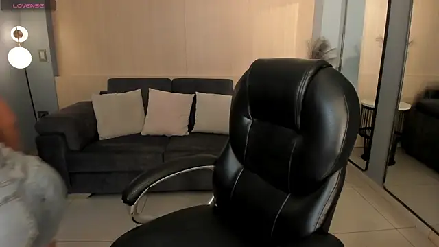 MiaRoberts1 online show from 12-05-25, 06:37