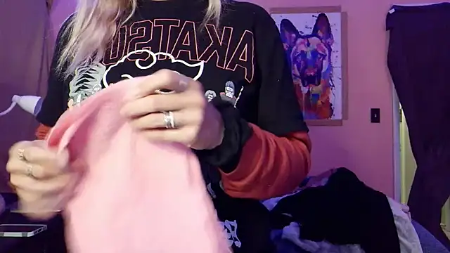 Snapshot of AsiaGoesPro chatting on 10-31-25, 04:24 AsiaGoesPro online show from 10-31-25, 04:24