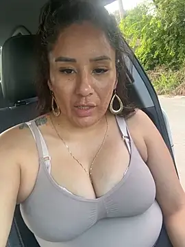 Snapshot of Aw_ThROAt9 chatting on 06-18-26, 01:26 Aw ThROAt9 online show from 06-18-26, 01:26
