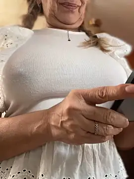 Snapshot of camelia3 chatting on 03-31-26, 11:32 camelia3 online show from 03-31-26, 11:32