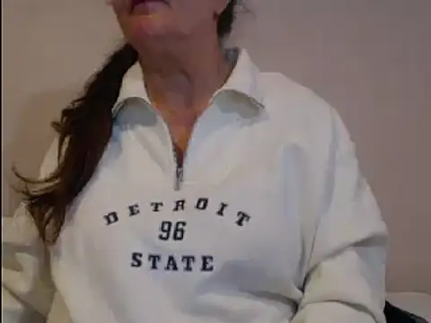 Hottie-Mom online show from 01-04-25, 06:30