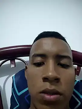 Snapshot of Cede72 chatting on 12-17-25, 01:11 Cede72 online show from 12-17-25, 01:11