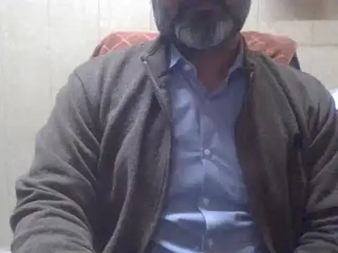 Snapshot of hairymaster95 chatting on 01-01-25, 06:15 hairymaster95 online show from 01-01-25, 06:15