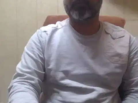 Snapshot of hairymaster95 chatting on 02-02-25, 05:32 hairymaster95 online show from 02-02-25, 05:32