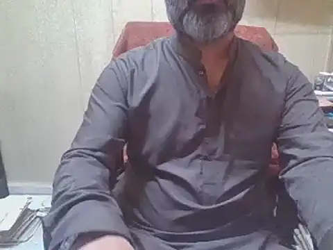 Snapshot of hairymaster95 chatting on 09-12-25, 03:39 hairymaster95 online show from 09-12-25, 03:39