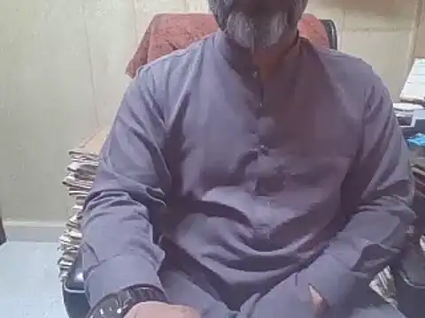 Snapshot of hairymaster95 chatting on 10-05-25, 05:39 hairymaster95 online show from 10-05-25, 05:39