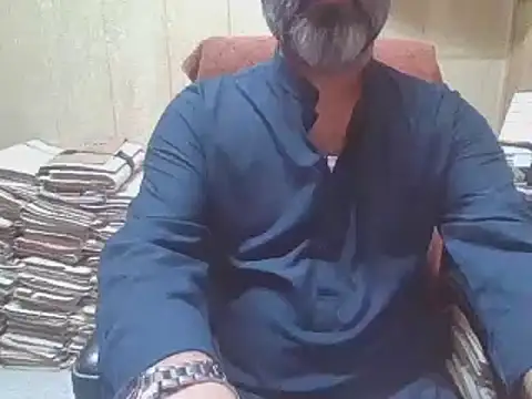 Snapshot of hairymaster95 chatting on 10-16-25, 03:29 hairymaster95 online show from 10-16-25, 03:29