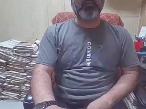 Snapshot of hairymaster95 chatting on 10-19-25, 06:36 hairymaster95 online show from 10-19-25, 06:36