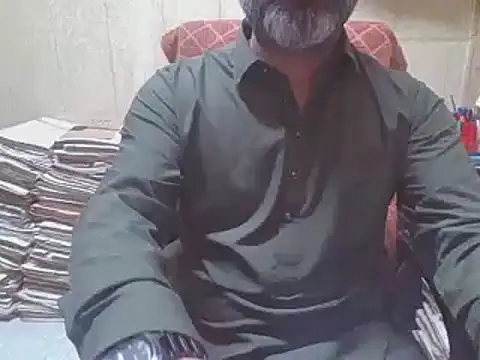 Snapshot of hairymaster95 chatting on 10-23-25, 04:34 hairymaster95 online show from 10-23-25, 04:34