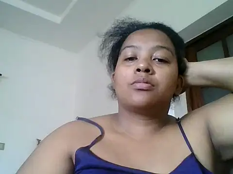 Snapshot of PRETTY-MI chatting on 11-18-25, 08:52 PRETTY-MI online show from 11-18-25, 08:52