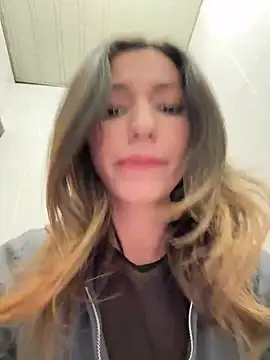 Snapshot of _MiaQueen_ chatting on 02-19-25, 11:25 MiaQueen online show from 02-19-25, 11:25